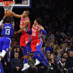 Cambio brusco, partido caliente y los 76ers logran proteger su casa