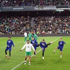 El Betis regresa al trabajo con
el apoyo de unos 10.000 hinchas