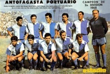 A lo largo de su historia Deportes Antofagasta casi no ha sufrido variaciones en su camiseta. El blanco y celeste predominan en ella.