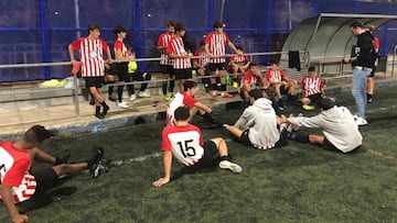 Los jugadores del C.F. La Bonanova, durante un entrenamiento.