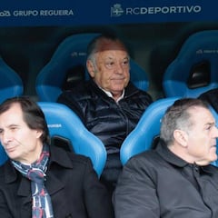 Fernando Vázquez se va con un puñal en la espalda