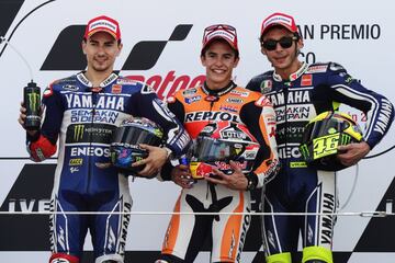 Todo comenzó en el Mundial de 2015 cuando el piloto italiano de Moto GP acusó a los dos españoles de estar 'compinchados'. El joven piloto español, Marc Márquez, le respondió diciendo que esas palabras eran una falta de respeto hacia él. Todo ello se trasladó al asfalto. 