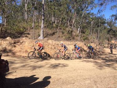 Otra cita durísima, de calor extremo y terrenos arenosos. La carrera por excelencia de Australia también se compone de zonas donde predomina la humedad, por lo que abundan los elementos que castigan continuamente la resistencia de los participantes. Además, su nombre no es casualidad. El Gerhard Schönbacher, creador de la carrera, la llamó así debido a los numerosos carteles que aparecen a lo largo de todo el recorrido con el mensaje: “No nadar,  cocodrilos”.