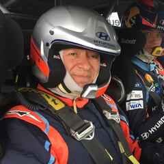 Con Neuville en el tramo de Fafe: volando voy, volando vengo
