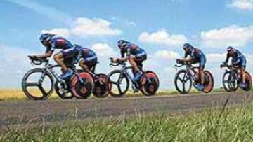 <b>PRIMERA VICTORIA DEL US POSTAL.</b>
El US Postal de Lance Armstrong hizo buenos los pronósticos y voló en la crono por equipos, destronando a la ONCE y logrando su primer triunfo en el Tour en esta modalidad.