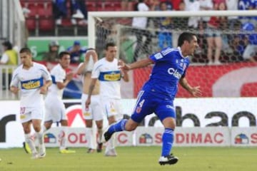 En el Clausura 2011 la U volvió a medirse a Católica, ahora en semifinales, y aunque ganaron 2-1 en San Carlos, sufrieron en la vuelta en el Nacional, pero el golazo de Osvaldo González permitió avanzar a la U por ventaja deportiva.