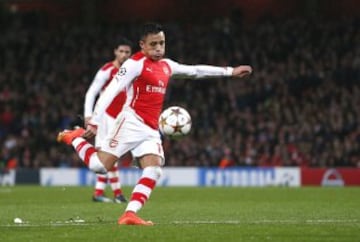 Alexis prepara el remate que terminará en su gol ante Anderlecht.