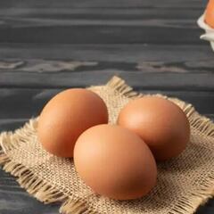 No es salmonella: un biólogo pide que jamás comamos un huevo si su clara tiene este color peculiar