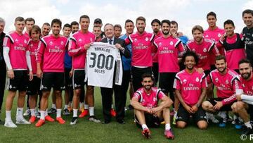 Homenaje de Florentino a Cristiano por sus 300 goles