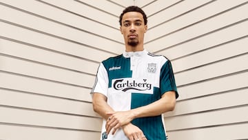 Former players-turned models, Robbie Fowler and Steve McManaman return to show off the iconic green and white away strip.