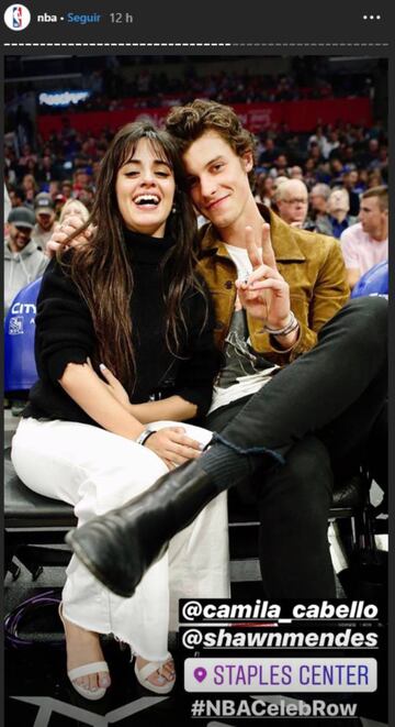 Camila Cabello y Shawn Mendes durante el juego Clippers vs. Raptors de la NBA, Staples Center, LA. Noviembre 11, 2019.