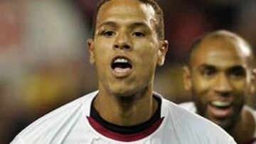 <b> ARREPENTIDO. </b> El delantero sevillista ha pedido perdón, pero reconoce que lo hizo porque "se tenía que defender".