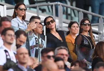 Soccer Football - Serie A - Juventus v Napoli - Allianz Stadium, Turin, Italy - September 29, 2018  Georgina Rodriguez, girlfriend of Cristiano Ronaldo, with Cristiano Ronaldo Jr. in the stands during the match  REUTERS/Alberto Lingria