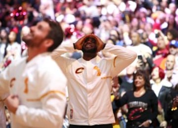 Los Cavaliers celebraron por todo lo alto su anillo de campeones: fiesta y exhibición después ante los Knicks.