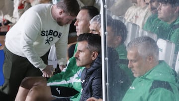 Ania, en el banquillo tras el partido contra el Deportivo