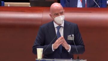 Infantino pide "dar esperanza a los africanos para que no tengan que cruzar el Mediterráneo"