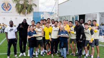 La plantilla, de cumpleaños.