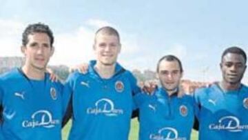 <b>TAN CONTENTOS. </b>Llegar y besar el santo. Así ha sido el inicio de la Liga para estos seis hombres: de izquierda a derecha, Sesma, Camacho, Butelle, Cifu, Ogbeche y Vvar.