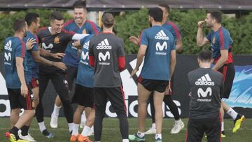 España ya prepara los octavos ante Rusia bajo 33 grados