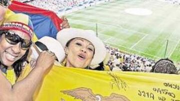 <b>APOYO TOTAL. </b>Los aficionados de Ecuador no dudaron en animar a su equipo ataviados con banderas y camisetas de la Tricolor.