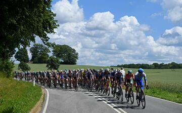 El pelotón durante la segunda etapa del Tour de Francia 2022.