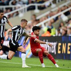 Liverpool gana, pero expulsión de Van Dijk perjudica a Luis Díaz