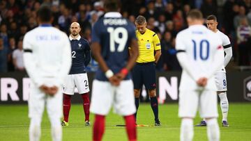 Inglaterra y Francia en emotivo minuto de silencio en Wembley por las v&iacute;ctimas de Par&iacute;s 