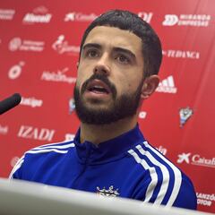 Álvaro Sanz se estrena como titular en el Mirandés