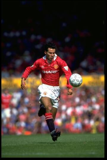 Ryan Giggs | Manchester United: Llega al equipo juvenil en 1987, debuta en 1990 y no se mueve más del equipo hasta el 2014 con 40 años. El más ganador de la lista: 13 Premier League, cuatro FA Cup, tres Copas de la Liga, nueve Community Shield, dos Champions League, una Supercopa de Europa, una Intercontinental, un Mundial de Clubes.