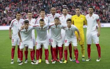 El once del Sevilla. De pie: Kolodziejczak, Muñoz, González, N'Zonzi, Ramis, Sergio Rico e Iborra. Agachados: Sánchez, Konoplyanka, Cristóforo y Carmona. 