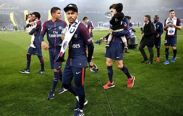 Neymar celebrates PSG's Ligue 1 victory.