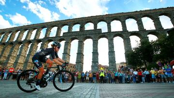 La ciclista neerlandesa Floortje Mackaij compite durante la cuarta etapa de la Ceratizit Challenge By La Vuelta 2022 con final en Segovia.