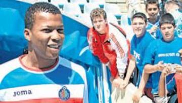 <b>EXPECTACIÓN. </b>La afición azulona estará pendiente del debut del nigeriano Uche en la delantera.