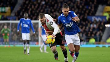 LIVERPOOL, ENGLAND - JANUARY 14: Dominic Calvert-Lewin (R) of Everton during the Premier League match between Everton FC and Southampton FC at Goodison Park on January 14, 2023 in Liverpool, England. (Photo by Tony McArdle/Everton FC via Getty Images)