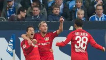 Chicharito anotó frente al Schalke su gol 26 de la temporada.