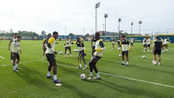 25/10/24 VILLARREAL CF ENTRENAMIENTO GRUPO