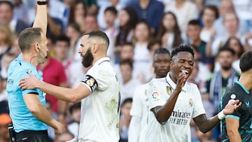 Anuar pide la segunda amarilla de Vinicius por apluadir