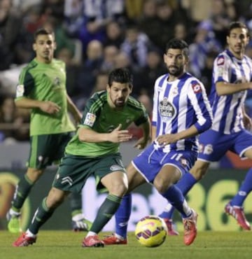 El delantero del Celta Nolito escapa de Juanfran.