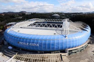 Capacidad en 2030: 42.300. Ronda máxima que puede albergar en el Mundial: Cuartos de final. Mayor evento acogido: Champions, Liga Europa, concierto de Rammstein... Propietario: Anoeta Kiroldegia.