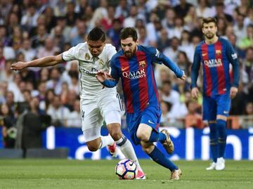 Casemiro y Messi en el &uacute;ltimo Cl&aacute;sico liguero en el Bernab&eacute;u.