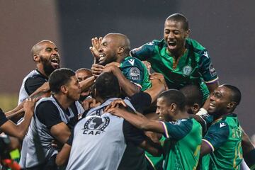 Los jugadores de Comoras celebran el pase.