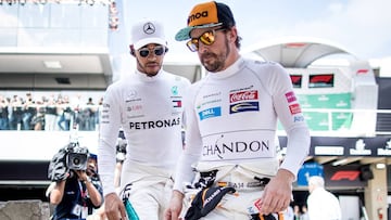 Fernando Alonso y Lewis Hamilton en Brasil 2018.