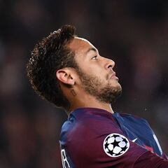 Neymar exige 'hacer' los fichajes para renovar por el PSG