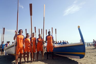 El Málaga ‘beach’ presenta su tercera camiseta a toda vela y con estilo mediterráneo