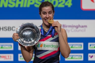 El All England, uno de los torneos más prestigiosos y antiguos del bádminton mundial, forma parte de los grandes hitos internacionales de Carolina Marín. La onubense lo ha conquistado en dos ocasiones, en 2015 y nuevamente en 2024, confirmando su condición de referente global en un escenario reservado a las grandes leyendas del deporte.