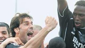 <b>RUUD: 30 GOLES EN SU DEBUT.</b> Van Nistelrooy marcó su gol 30, incluyendo todas las competiciones. Ha sumado siete goles en las últimas seis jornadas y se consolida como máximo artillero en su primer año en el Madrid.