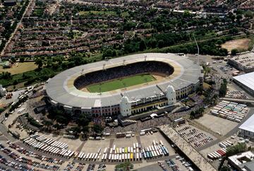 El primer estadio, originalmente llamado 'Estadio Imperial' fue construido como multisede para encuentros de la Selección inglesa y partidos de Copa del Mundo o Copa de Inglaterra. Albergó los Juegos Olímpicos 1948 y cuatro finales de Copa de Campeones de la UEFA. Demolido en 2002.