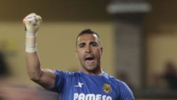 Sergio Asenjo durante un partido con el Villarreal.