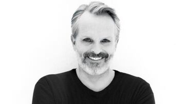 Miguel Bosé habla de sus memorias: "El problema fue sobrevivir a los monstruos que eran mis padres"