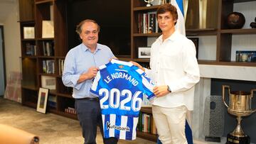Le Normand posa con Aperribay tras firmar su renovación
